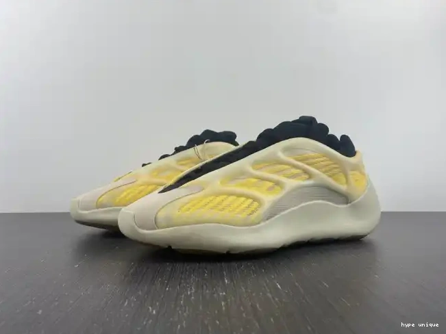 hype Adidas HP5425 Safflower Mono 700 Yeezy V3 0509